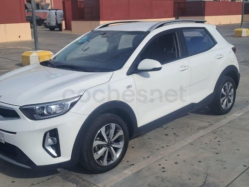 Usado Kia Stonic 100 CV (73 kW) 2022 Blanco SUV