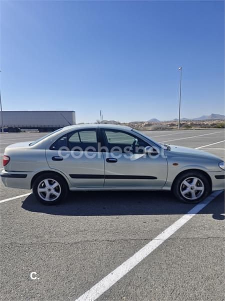 Usado Nissan Almera 110 CV (80 kW) 2001 Verde Berlina