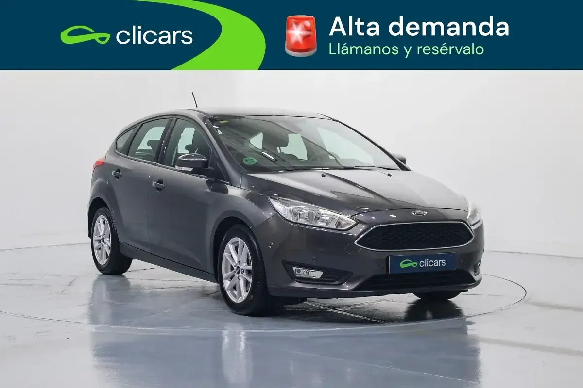 Usado Ford Focus Trend+ 125 CV (91 kW) 2018 Gris Berlina