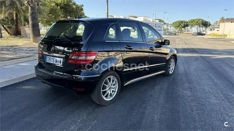 Usado Mercedes B200 140 CV (102 kW) 2009 Negro Monovolumen