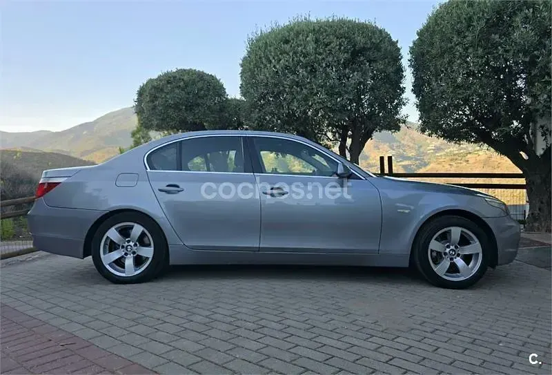Usado BMW 530 193 CV (141 kW) 2004 Gris / plata Berlina
