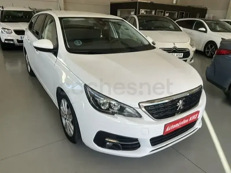 Usado Peugeot 308 SW Active 130 CV (95 kW) 2018 Blanco Familiar