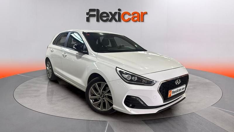Usado Hyundai i30 GO! 120 CV (88 kW) 2018 Blanco Berlina