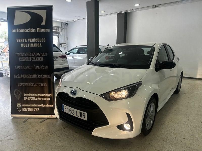 Usado Toyota Yaris Hybrid Business Edition 116 CV (85 kW) 2022 Blanco Berlina