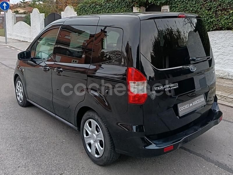 Usado Ford Tourneo Courier Titanium 100 CV (73 kW) 2016 Negro Monovolumen