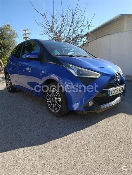 Usado Toyota Aygo X-clusiv 69 CV (50 kW) 2018 Azul Utilitario