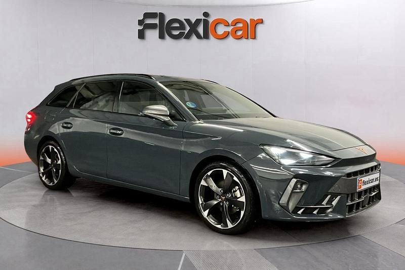 Azul Usado 2025 Cupra Leon Familiar | 27.490 € (Precio justo) - Imagen 1/4