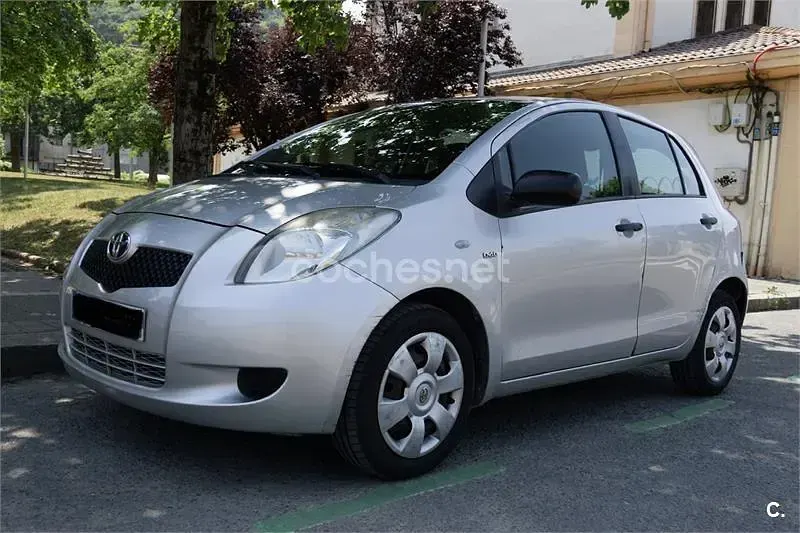 Usado Toyota Yaris 90 CV (66 kW) 2007 Gris / plata Utilitario