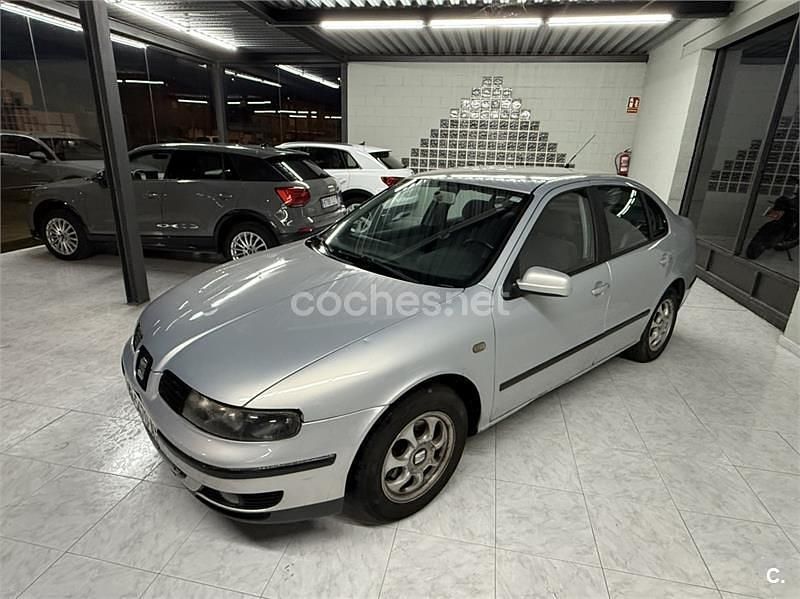 Usado Seat Toledo Stella 110 CV (80 kW) 1999 Gris / plata Berlina