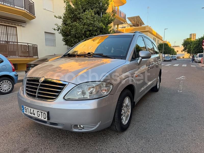 Gris / plata Usado 2010 Ssangyong (KGM) Rodius Limited Monovolumen | 4999 € (Buen precio) - Imagen 1/4