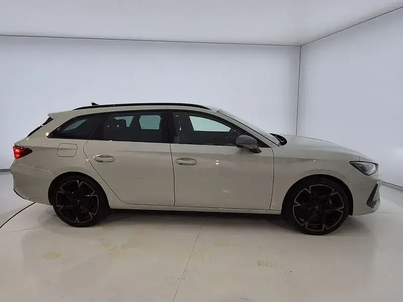 Usado Cupra Leon 150 CV (110 kW) 2025 Blanco Familiar