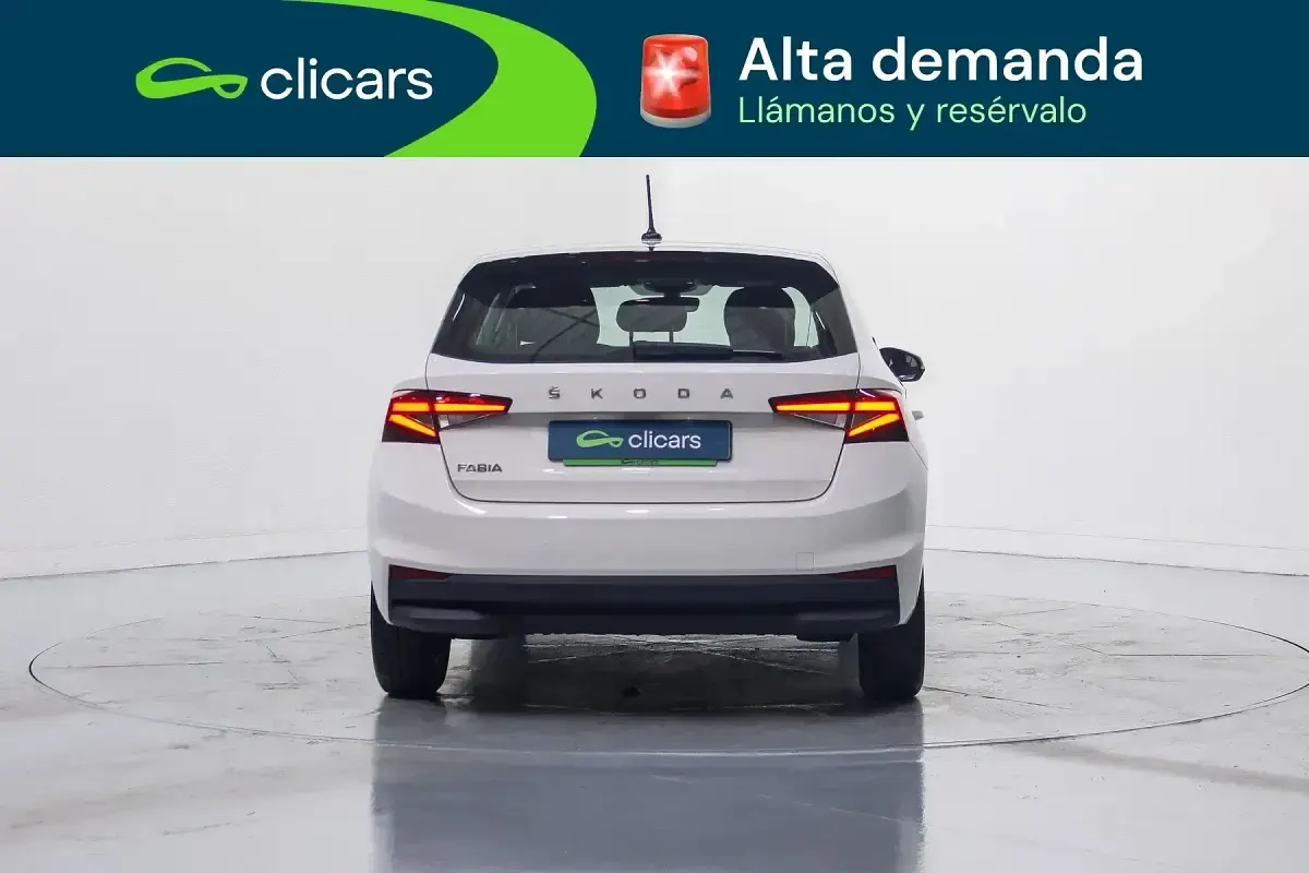 Usado Skoda Fabia Ambition 95 CV (69 kW) 2023 Blanco Utilitario