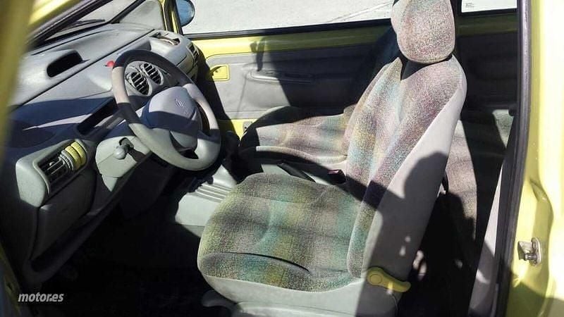 Usado Renault Twingo 2000 Amarillo Utilitario