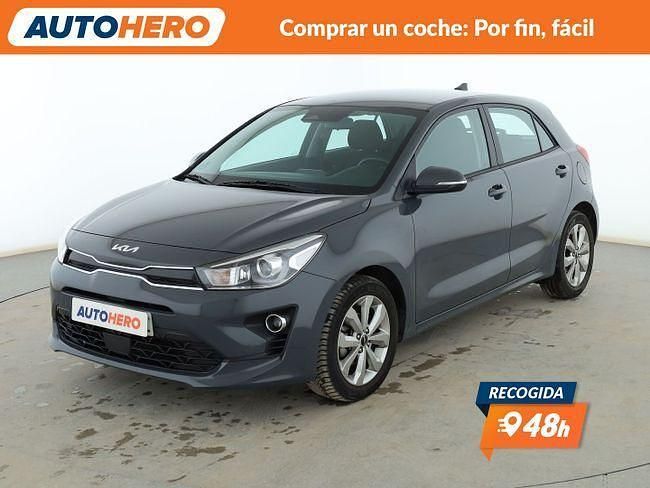 Usado Kia Rio 84 CV (61 kW) 2023 Gris Berlina