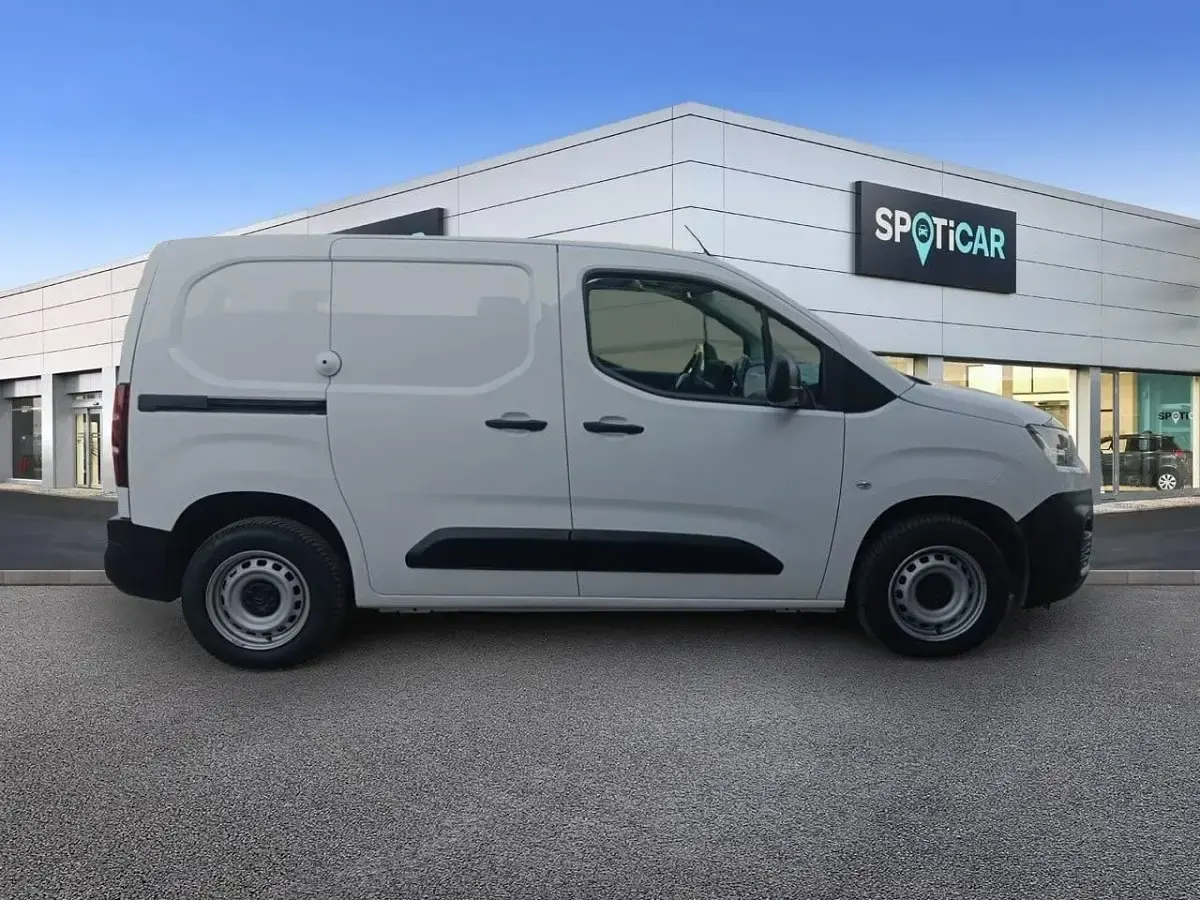 Usado Citroën Berlingo 102 CV (75 kW) 2022 Blanco Monovolumen