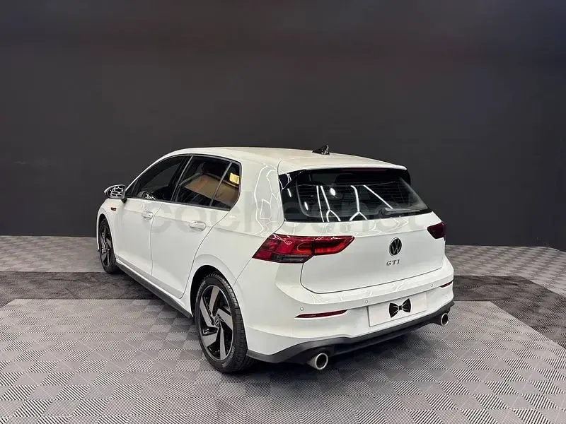 Usado VW Golf VIII GTI 245 CV (180 kW) 2024 Blanco Berlina