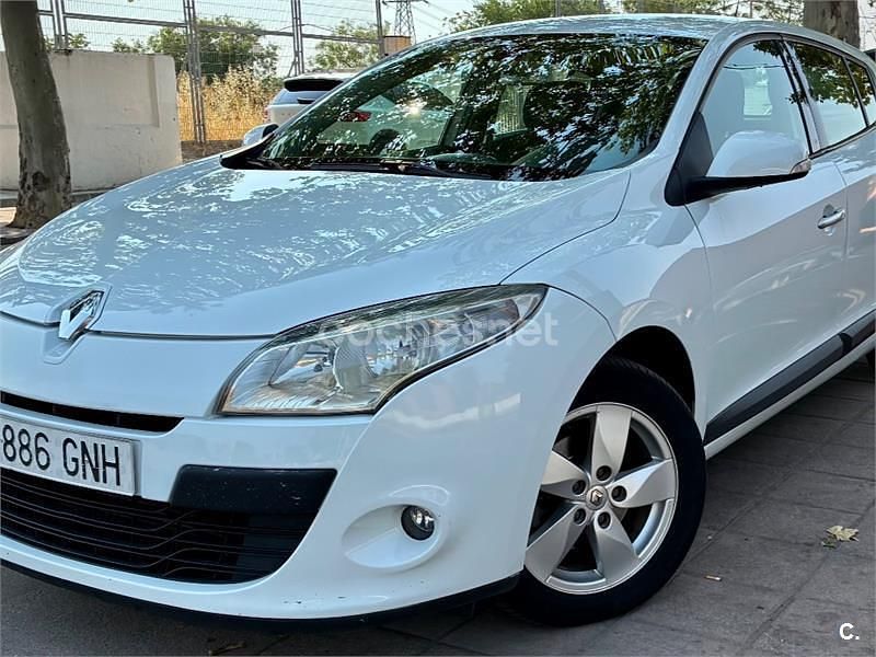Blanco Usado 2009 Renault Mégane III Dynamique Berlina | 3499 € (Precio justo) - Imagen 1/4