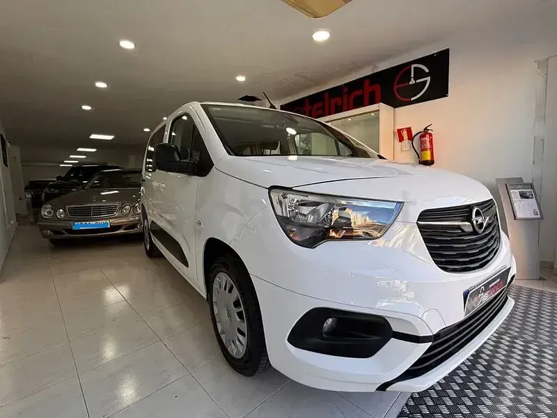 Usado Opel Combo Life Edition 102 CV (75 kW) 2021 Blanco Monovolumen