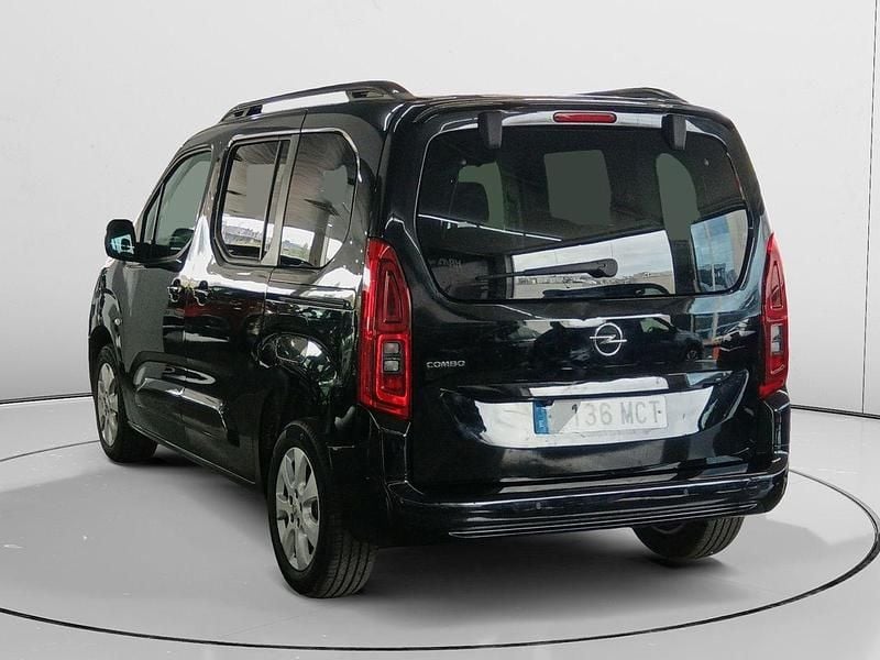 Usado Opel Combo Elegance 130 CV (95 kW) 2022 Negro Monovolumen