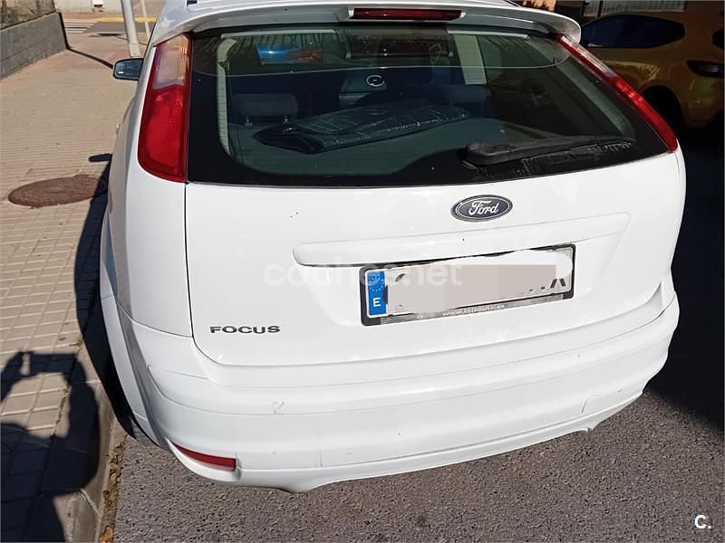 Usado Ford Focus Trend 115 CV (84 kW) 2006 Blanco Berlina