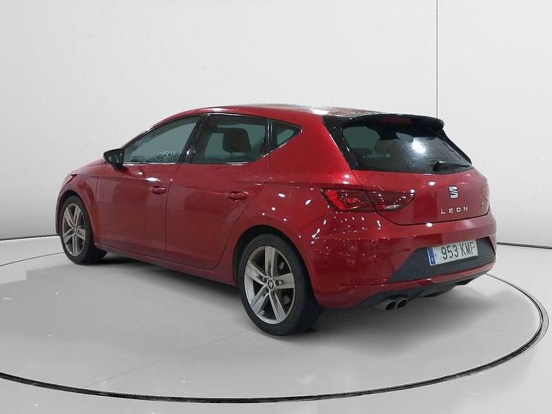 Usado Seat Leon FR 125 CV (91 kW) 2018 Rojo Berlina