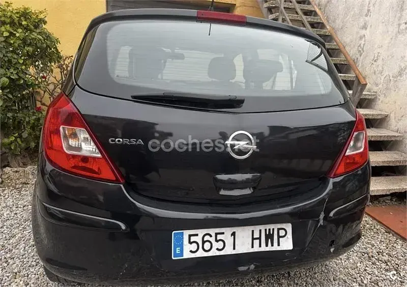 Usado Opel Corsa Selective 85 CV (62 kW) 2014 Negro Utilitario