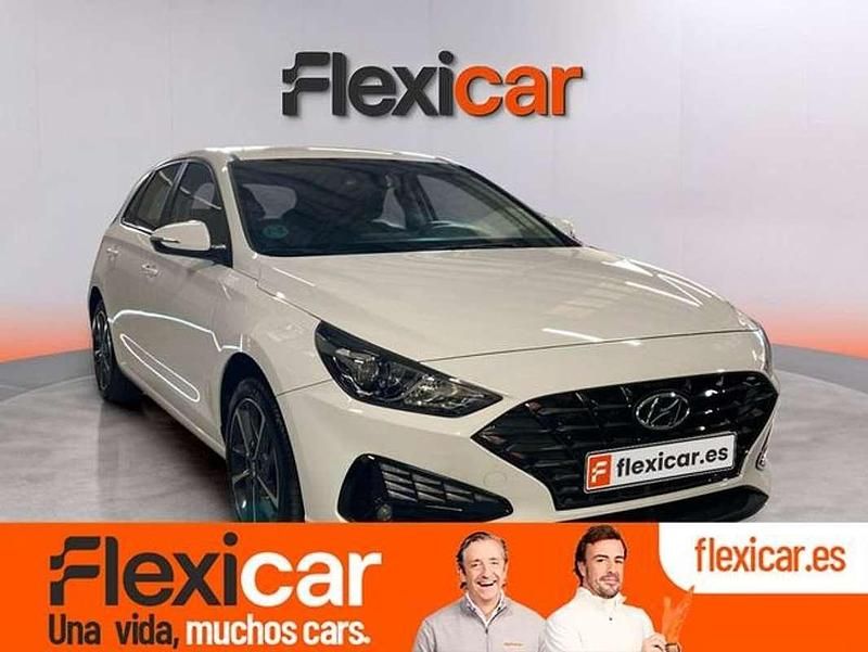 Usado Hyundai i30 110 CV (80 kW) 2023 Blanco Utilitario