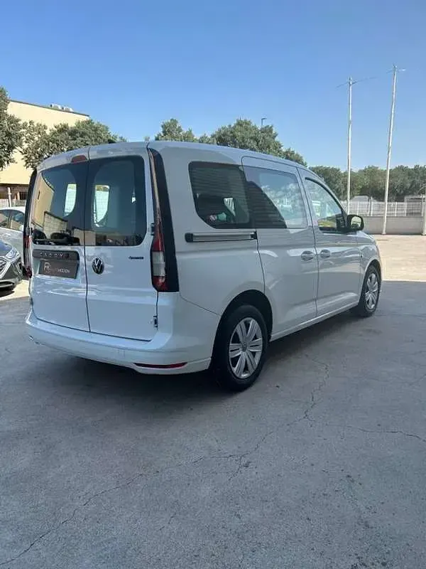 Usado VW Caddy 121 CV (88 kW) 2021 Blanco Monovolumen