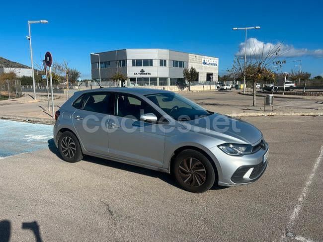 Gris / plata Usado 2023 VW Polo Life Berlina | 17.900 € (Precio justo) - Imagen 1/4