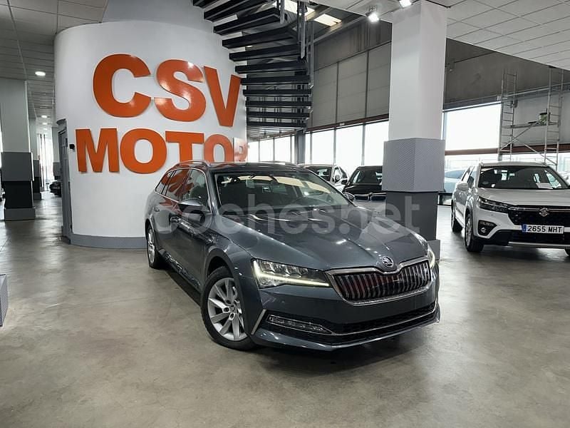 Usado Skoda Superb Ambition 218 CV (160 kW) 2020 Gris / plata Familiar