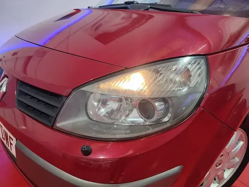 Usado Renault Scénic Dynamique 150 CV (110 kW) 2006 Granate Monovolumen