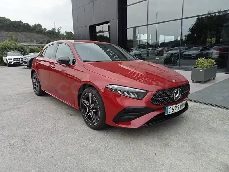 Usado Mercedes A250 218 CV (160 kW) 2024 Rojo Berlina