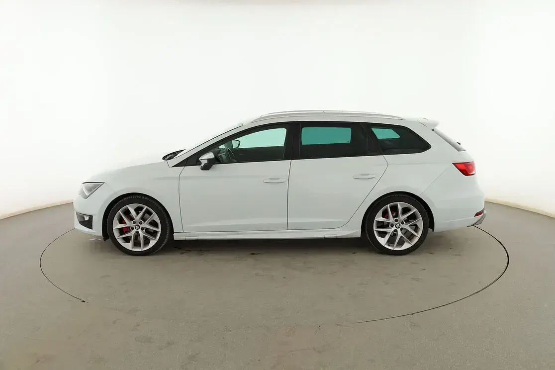 Usado Seat Leon FR 150 CV (110 kW) 2016 Blanco Familiar