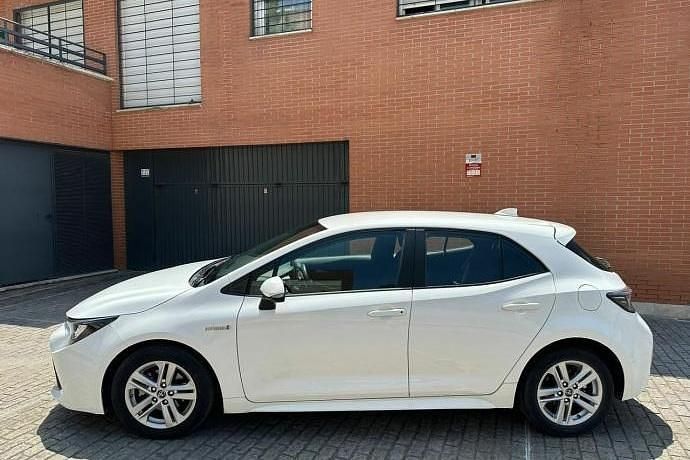 Usado Toyota Corolla Active 126 CV (92 kW) 2020 Blanco Berlina