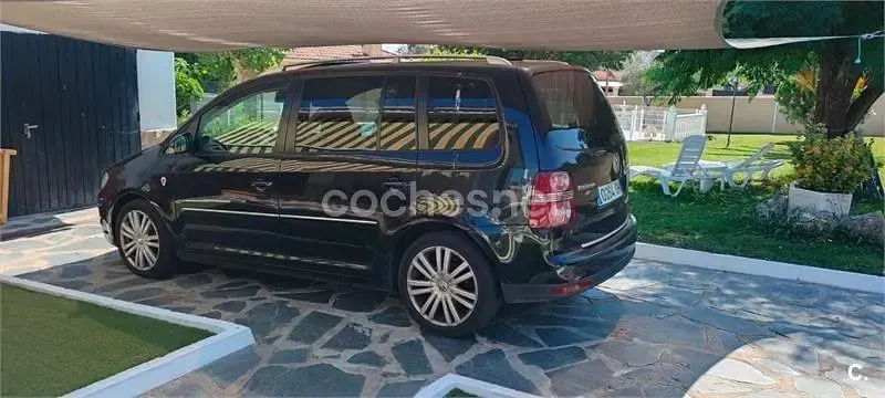 Usado VW Touran Highline 170 CV (125 kW) 2009 Negro Monovolumen