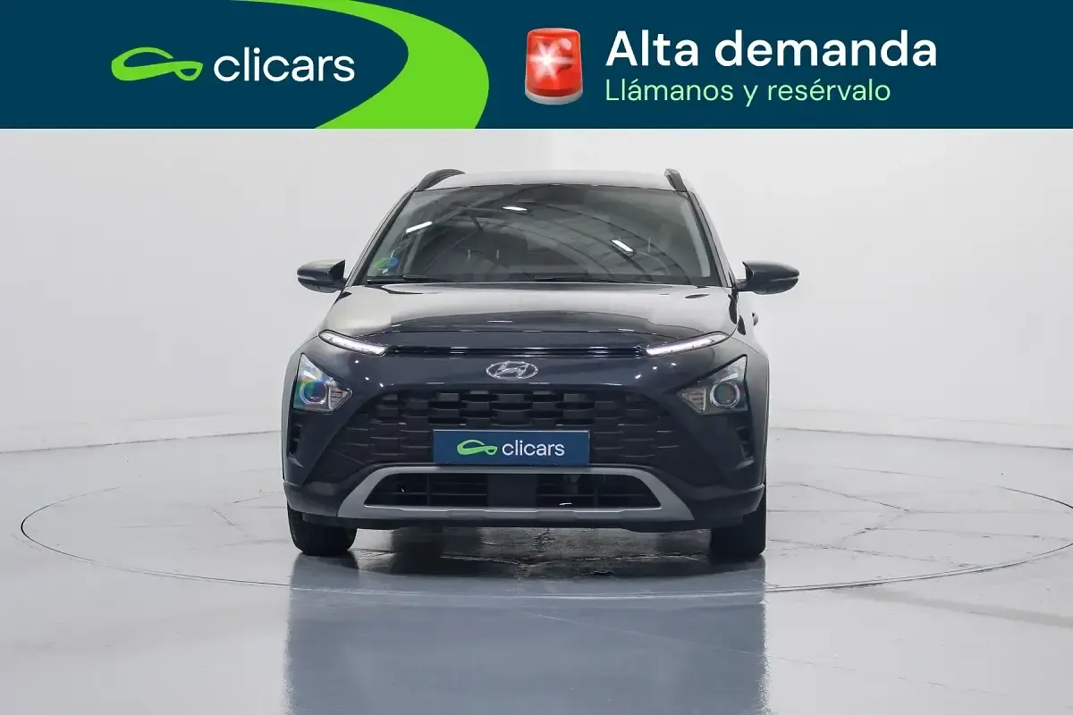 Usado Hyundai Bayon 100 CV (73 kW) 2023 Gris / plata SUV