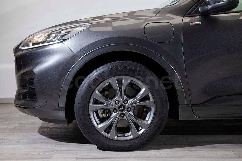 Usado Ford Kuga ST-Line 225 CV (165 kW) 2020 Gris / plata SUV