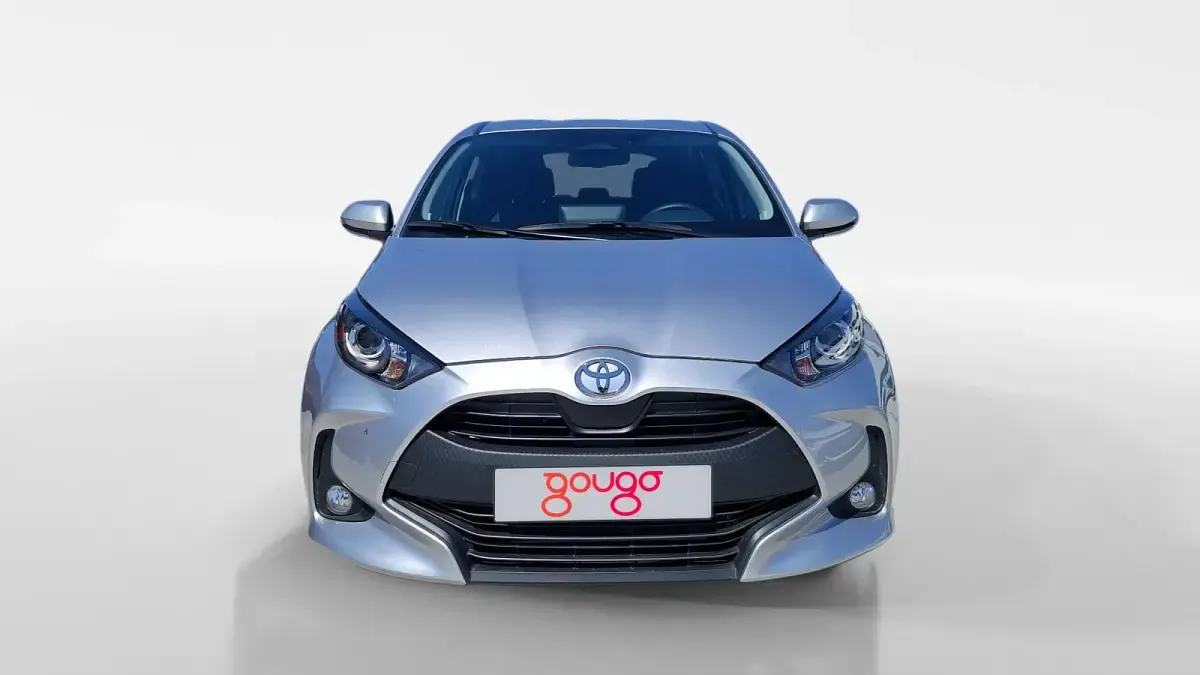 Usado Toyota Yaris Hybrid Active 116 CV (85 kW) 2025 Gris Berlina