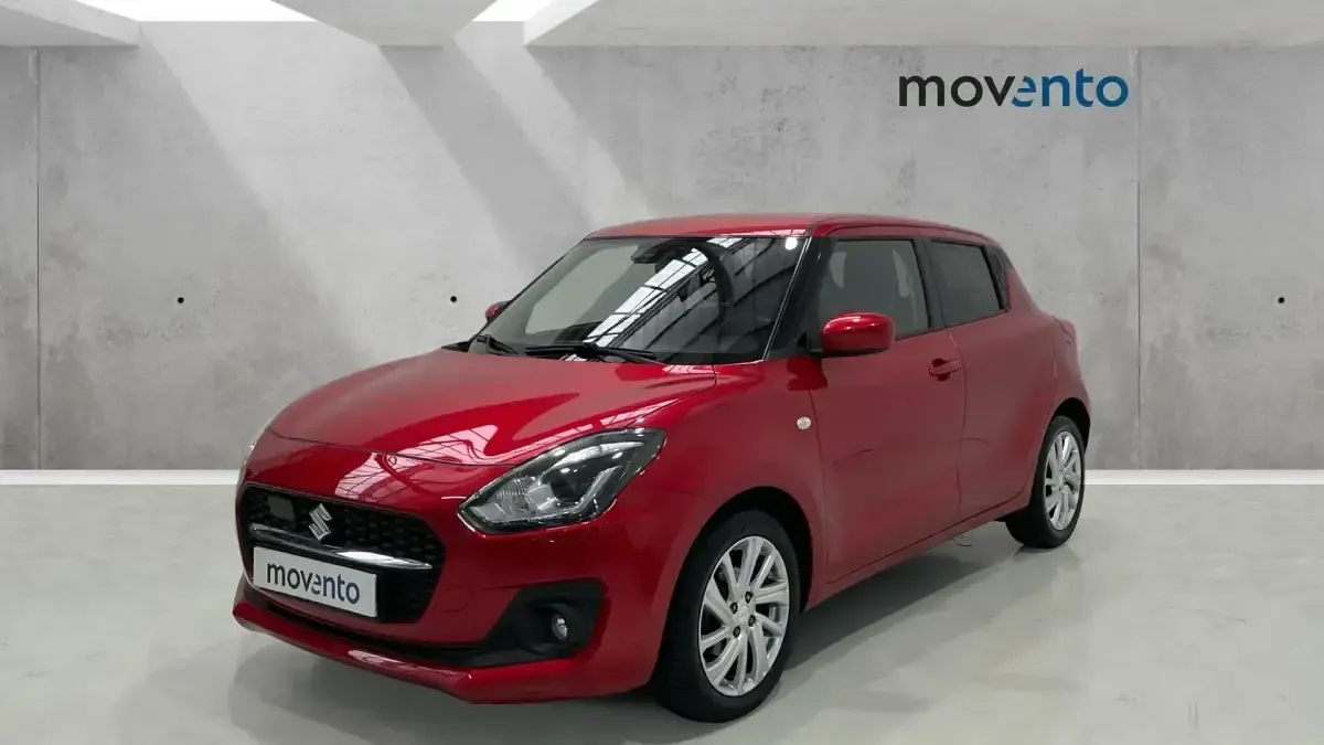 Usado Suzuki Swift 83 CV (61 kW) 2022 Rojo Utilitario