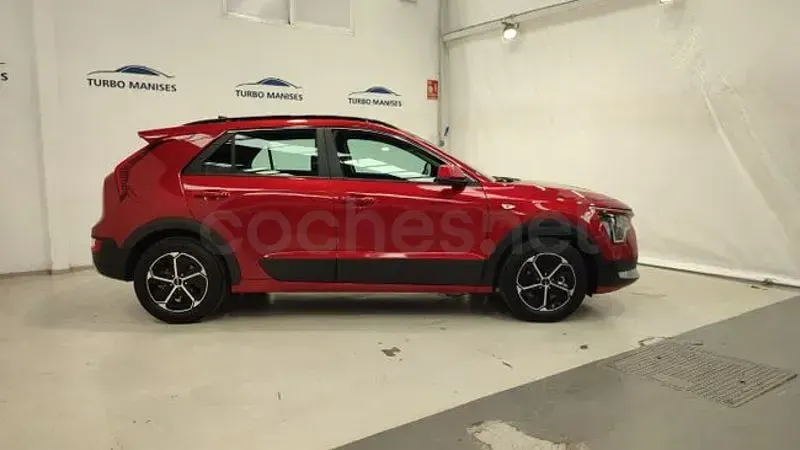 Usado Kia Niro 141 CV (103 kW) 2024 Rojo SUV