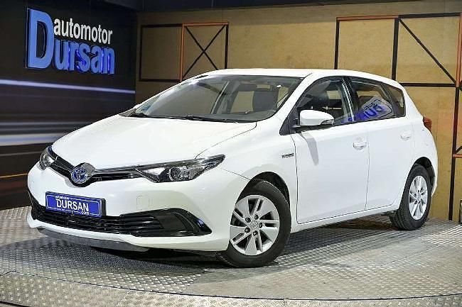 Usado Toyota Auris Hybrid Business Edition 140 CV (102 kW) 2017 Blanco Utilitario