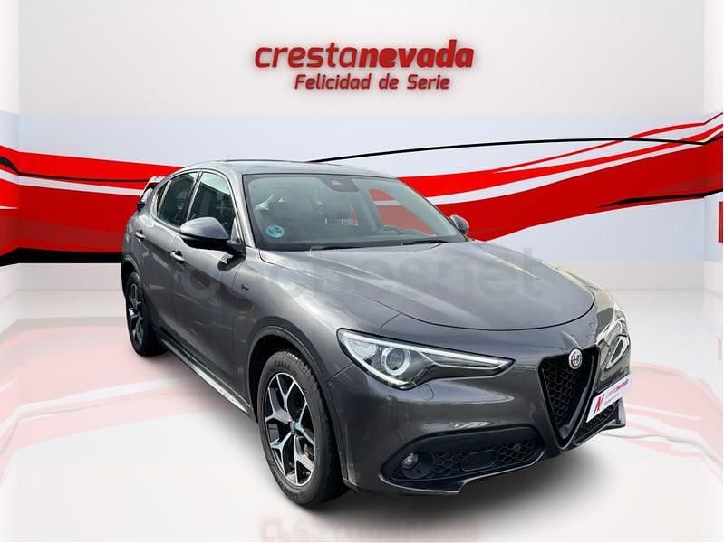 Usado Alfa Romeo Stelvio Sprint 190 CV (139 kW) 2021 Gris / plata SUV
