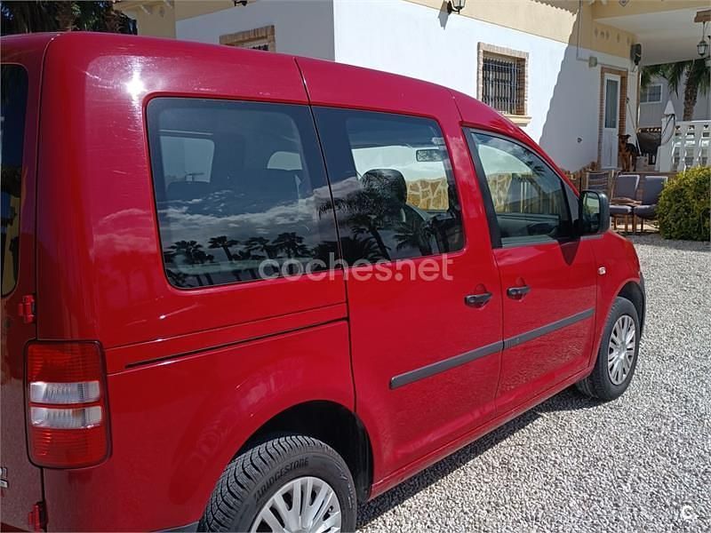 Usado VW Caddy Pro 102 CV (75 kW) 2015 Rojo Monovolumen