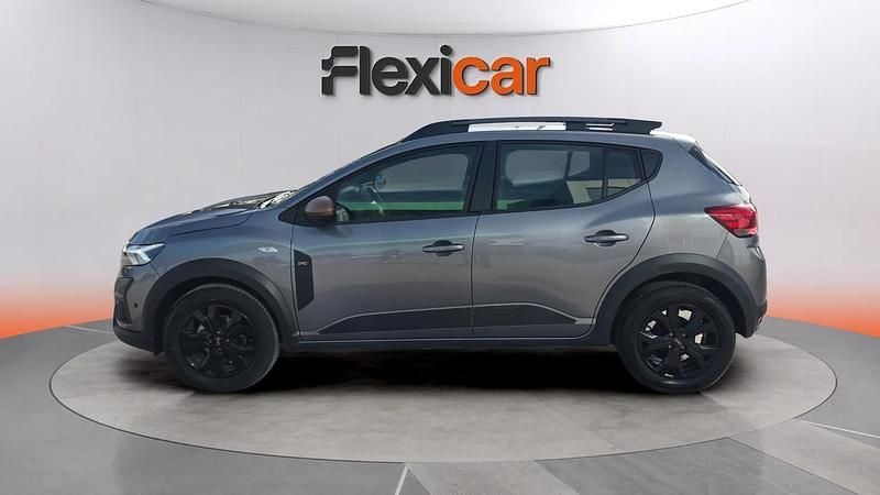 Usado Dacia Sandero Essentiel 122 CV (89 kW) 2025 Amarillo Utilitario