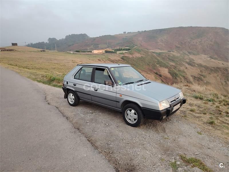 Usado Skoda Favorit 54 CV (39 kW) 1994 Gris / plata Berlina