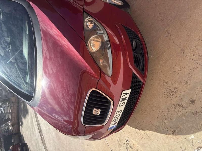 Usado Seat Altea Reference 105 CV (77 kW) 2010 Granate Monovolumen