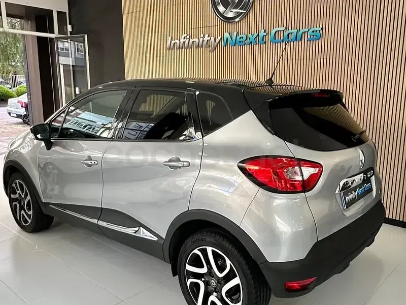 Usado Renault Captur Intens 90 CV (66 kW) 2017 Gris / plata SUV