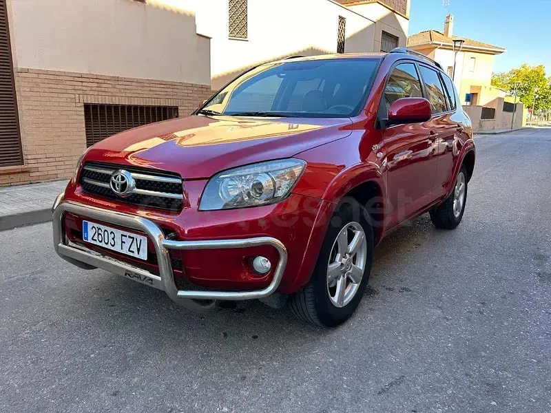 Usado Toyota RAV4 Premium 177 CV (130 kW) 2008 Granate SUV