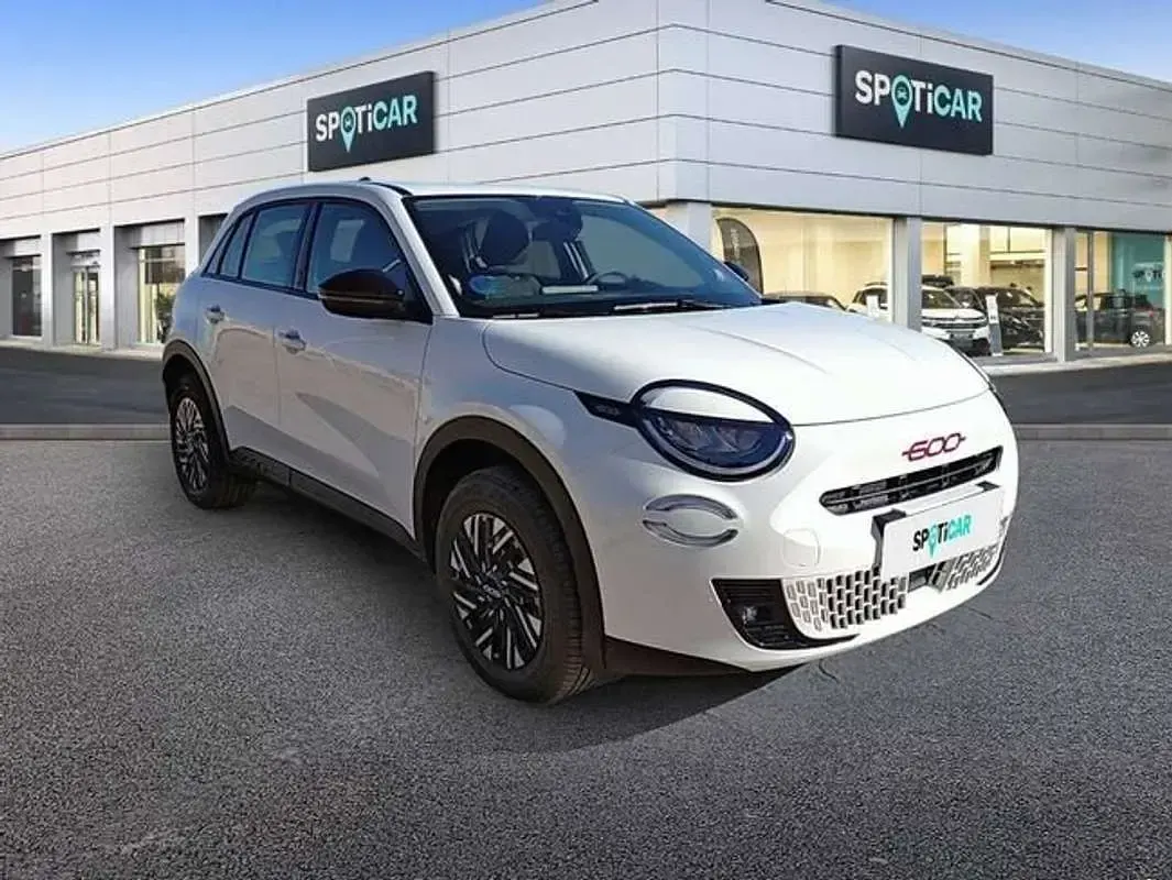 Usado Fiat 600E Red 114 kW (156 CV) 2023 Blanco SUV