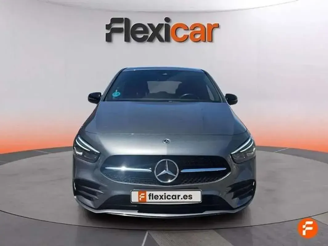 Usado Mercedes B200 150 CV (110 kW) 2022 Gris Monovolumen